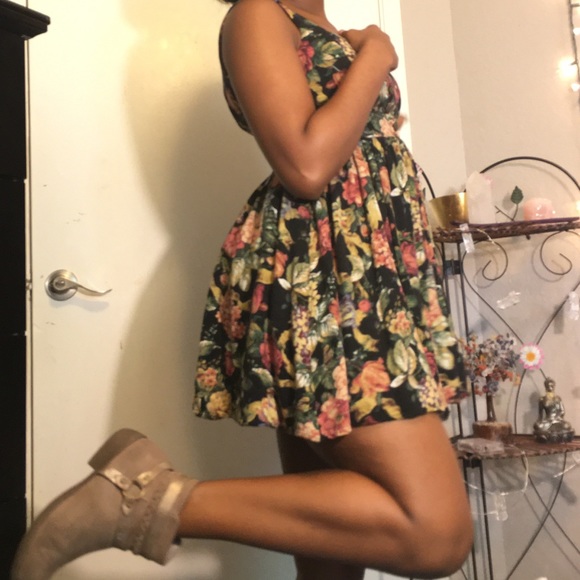 Dark floral dress - Picture 3 of 3